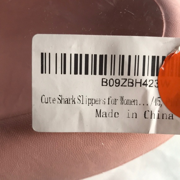 NIP Women’s Cute Shark Slippers - Picture 2 of 7